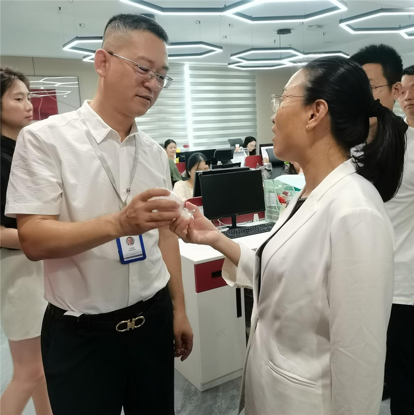 区向导莅临指导，，，相助助力自贸港