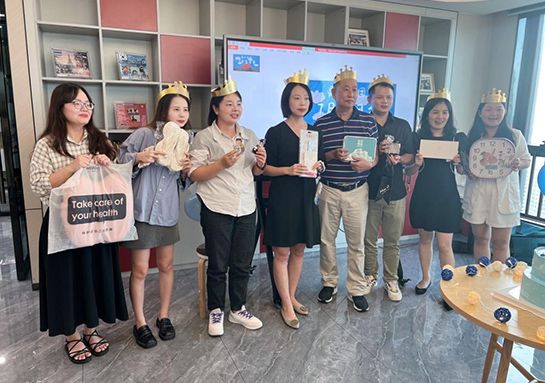 快乐之蓝，，最先绽放